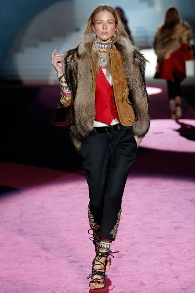 Look 17
